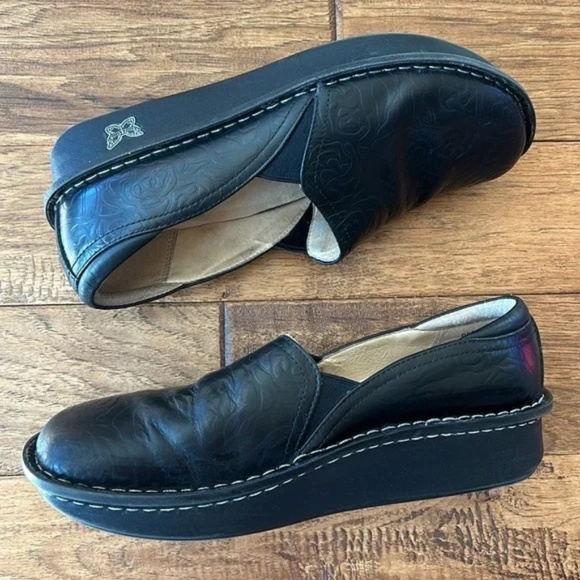 Alegria Debra Black Embossed Rose Slip On Comfort Clogs Nursing Shoes Size 41 - Picture 10 of 12